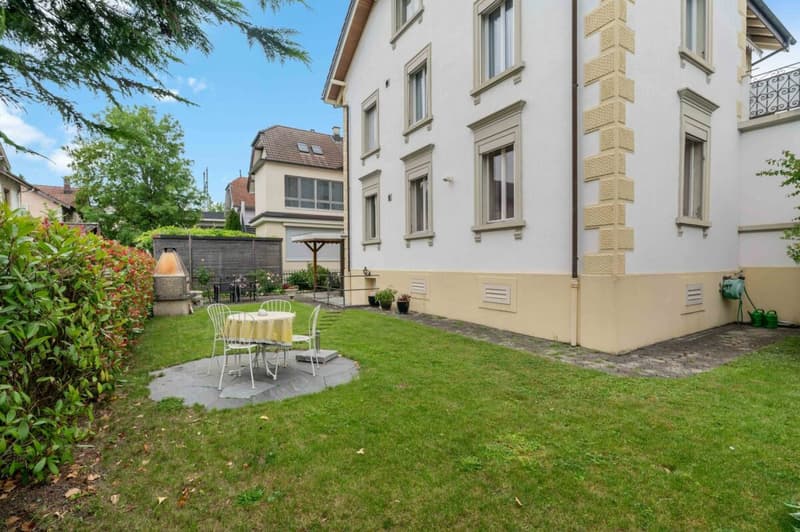 Sehr schönes, zentrales Zweifamilienhaus an ruhiger, bevorzugter Wohnlage mit separater Garagenparzelle (23)