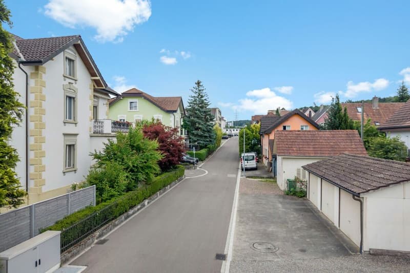 Sehr schönes, zentrales Zweifamilienhaus an ruhiger, bevorzugter Wohnlage mit separater Garagenparzelle (4)