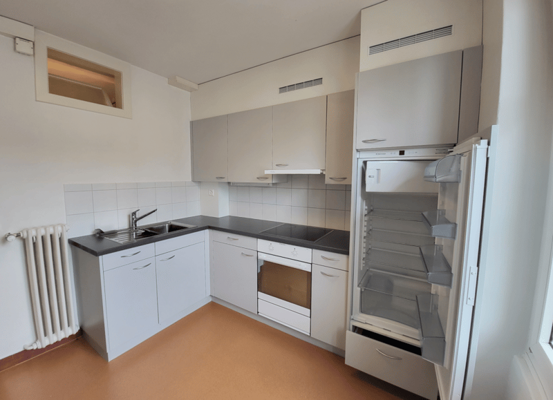 Helle 3.0-Zimmer-Wohnung an zentraler Lage zu vermieten (2)