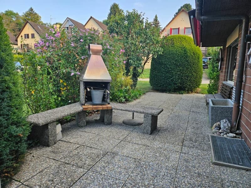 Freistehendes 5.5-Zimmer-Einfamilienhaus mit Nebenräumen à 35 m2 und Doppelgarage. (9)