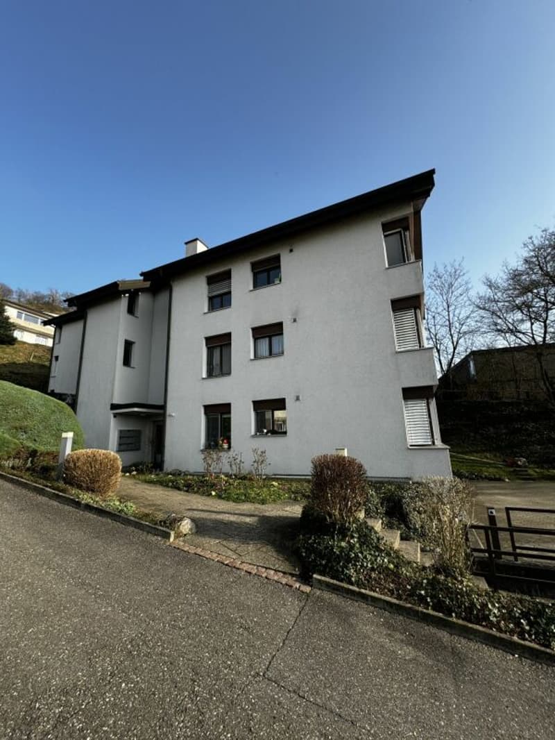 Ruhig gelegene 5.5-Zimmer-Maisonette-Wohnung mit Balkon zu vermieten (1)