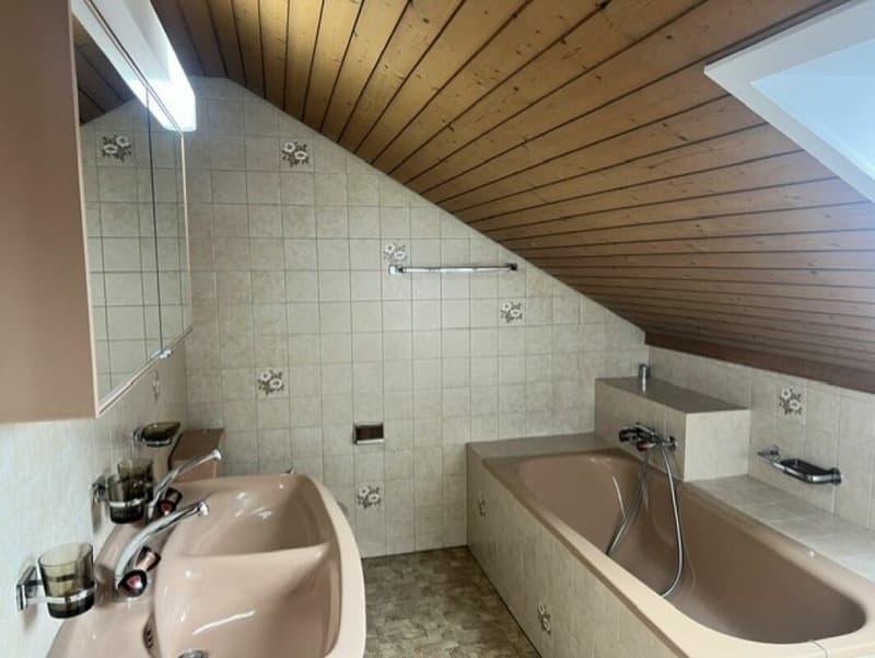 Ruhig gelegene 5.5-Zimmer-Maisonette-Wohnung mit Balkon zu vermieten (9)