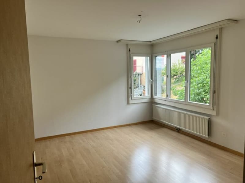 Ruhig gelegene 5.5-Zimmer-Maisonette-Wohnung mit Balkon zu vermieten (6)