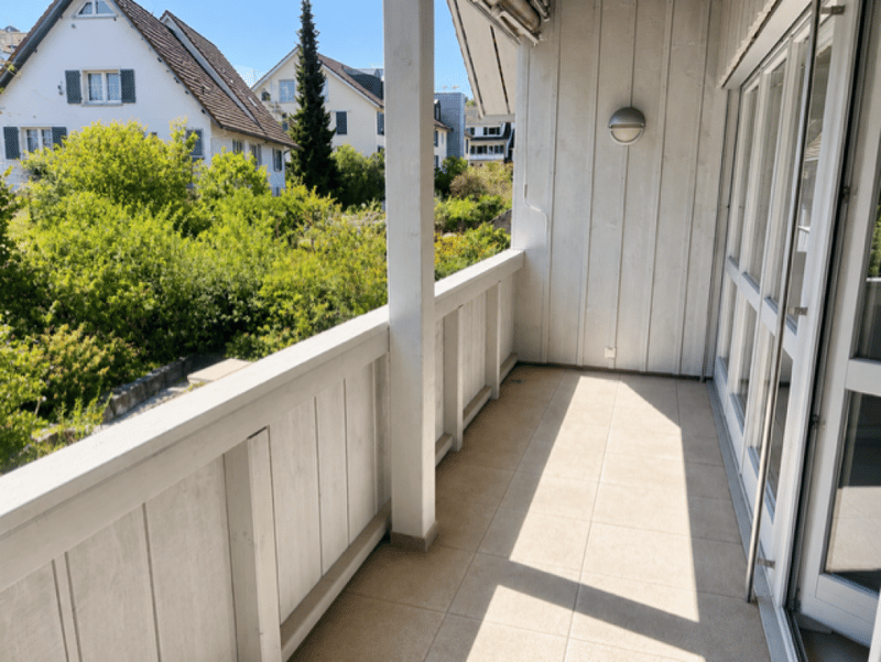 Einzigartige, sehr gepflegte 3.5-Zimmer-Wohnung mit sonnigem Balkon (10)