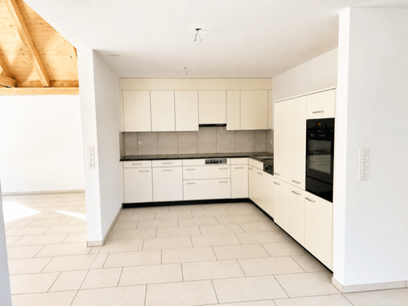 Einzigartige, sehr gepflegte 3.5-Zimmer-Wohnung mit sonnigem Balkon (3)