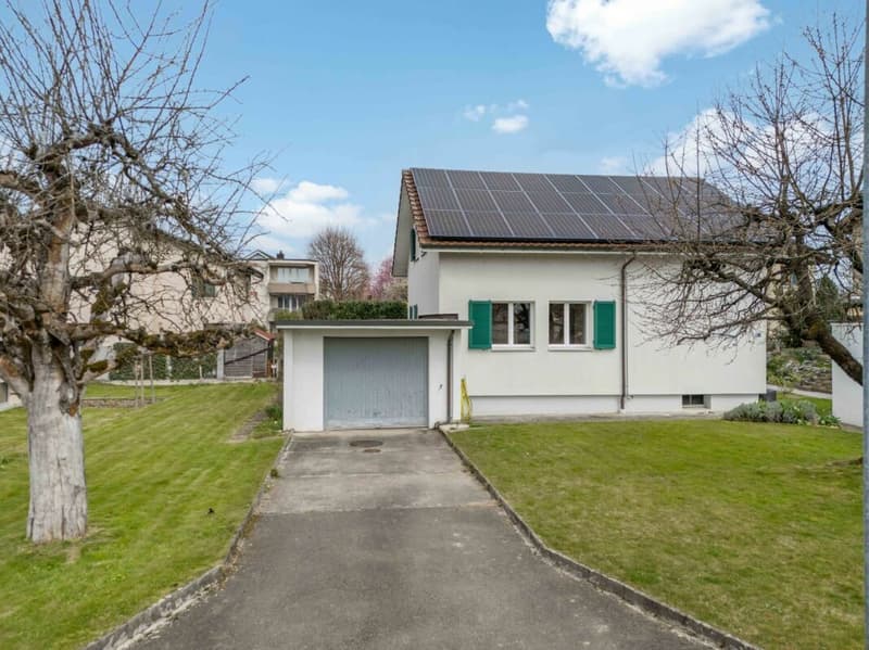 Freistehendes 5.0-Zimmer-Einfamilienhaus mit sanierter Gebäudehülle und Photovoltaikanlage (1)