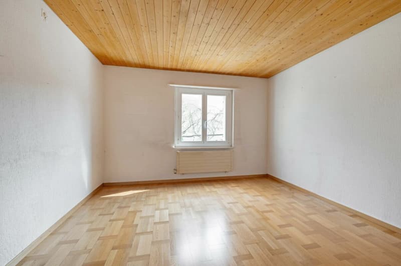 Freistehendes 5.0-Zimmer-Einfamilienhaus mit sanierter Gebäudehülle und Photovoltaikanlage (7)