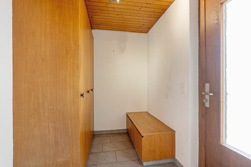 Freistehendes 5.0-Zimmer-Einfamilienhaus mit sanierter Gebäudehülle und Photovoltaikanlage (4)