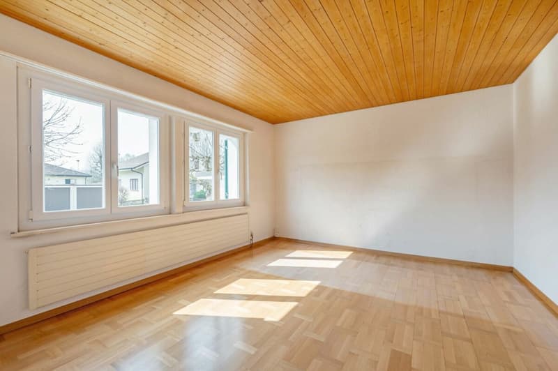 Freistehendes 5.0-Zimmer-Einfamilienhaus mit sanierter Gebäudehülle und Photovoltaikanlage (6)