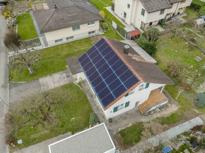 Freistehendes 5.0-Zimmer-Einfamilienhaus mit sanierter Gebäudehülle und Photovoltaikanlage (3)