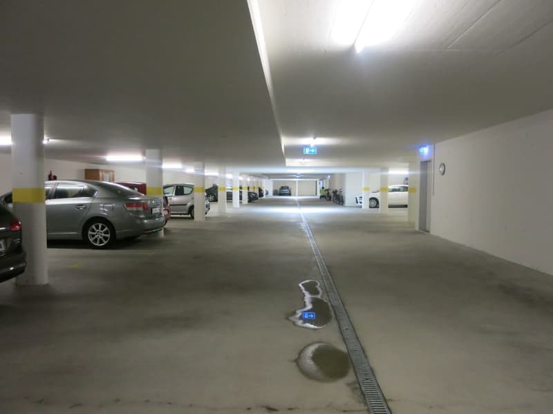 Einstellhallenplatz sowie diverse Aussenabstellplätze im Zentrum von Wildegg zu vermieten (1)