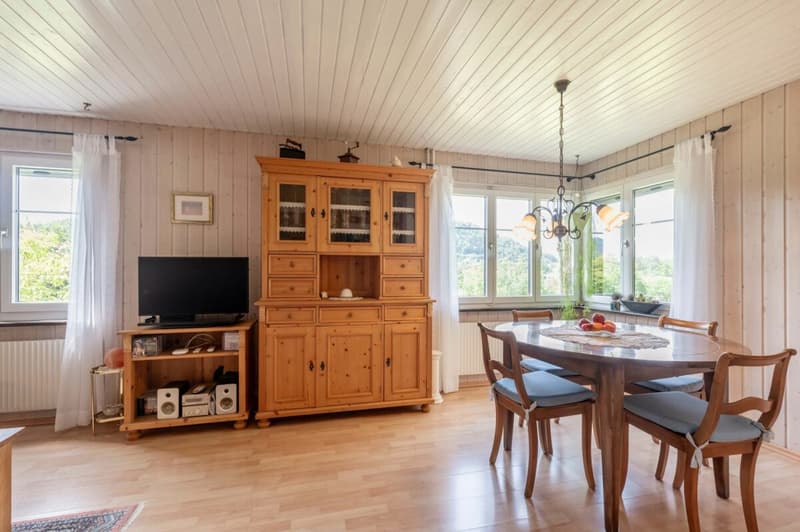 Charmantes 3.5-Zimmer-Einfamilienhaus mit idyllischen Garten (8)