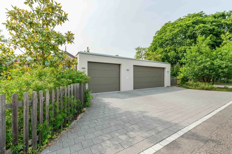 Architektonisches Unikat mit Pool, Liftanlage, vielseitigem Garten und sechs Autoabstellplätzen (18)
