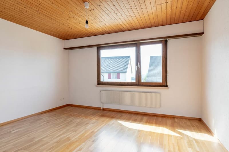 Freistehendes 5.5-Zimmer-Einfamilienhaus mit grossem Garten an privilegierter Wohnlage (6)
