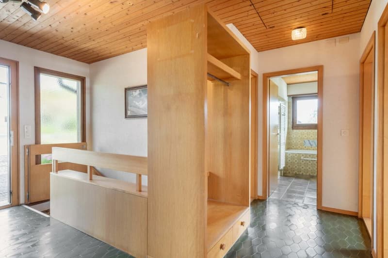 Freistehendes 5.5-Zimmer-Einfamilienhaus mit grossem Garten an privilegierter Wohnlage (2)