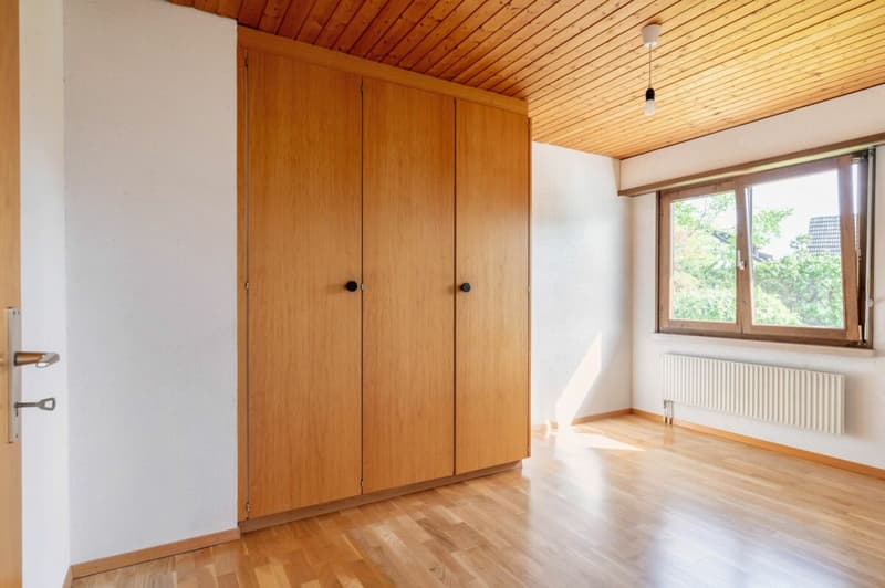 Freistehendes 5.5-Zimmer-Einfamilienhaus mit grossem Garten an privilegierter Wohnlage (8)