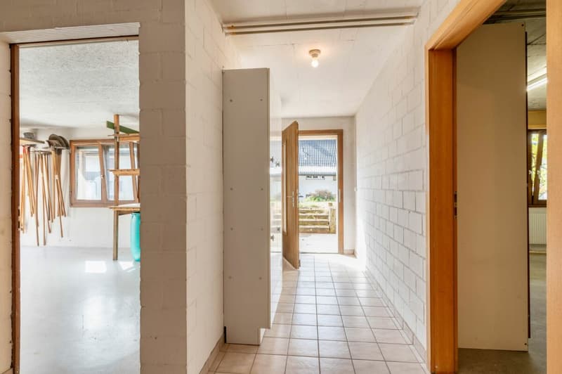 Freistehendes 5.5-Zimmer-Einfamilienhaus mit grossem Garten an privilegierter Wohnlage (11)