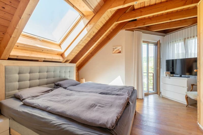 Freistehendes 6.5-Zimmer-Einfamilienhaus am Siedlungsrand mit viel Privatsphäre und herrlichem Weitblick ins Mettauertal (11)