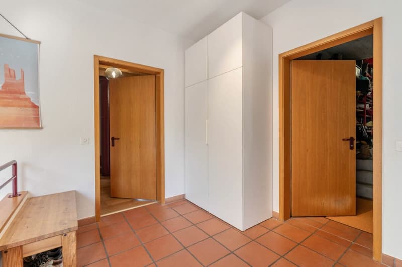 Freistehendes 6.5-Zimmer-Einfamilienhaus am Siedlungsrand mit viel Privatsphäre und herrlichem Weitblick ins Mettauertal (10)
