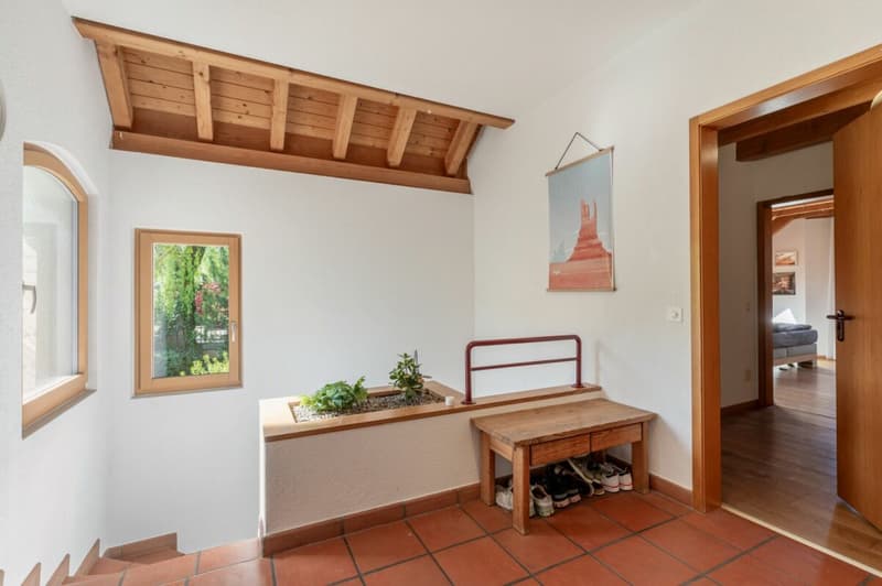 Freistehendes 6.5-Zimmer-Einfamilienhaus am Siedlungsrand mit viel Privatsphäre und herrlichem Weitblick ins Mettauertal (9)