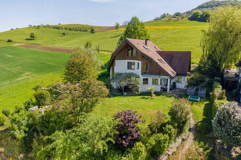 Freistehendes 6.5-Zimmer-Einfamilienhaus am Siedlungsrand mit viel Privatsphäre und herrlichem Weitblick ins Mettauertal (24)