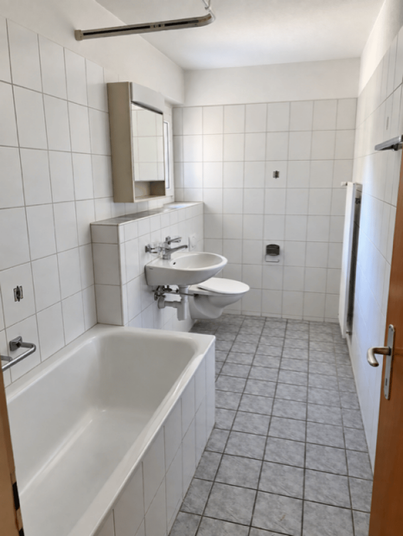 Grosszügige, helle 2.5-Zimmer- Erdgeschoss-Wohnung mit gemütlichem Sitzplatz (5)