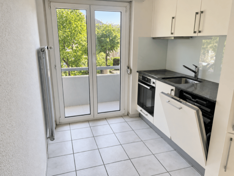 Grosszügige, helle 2.5-Zimmer- Erdgeschoss-Wohnung mit gemütlichem Sitzplatz (3)