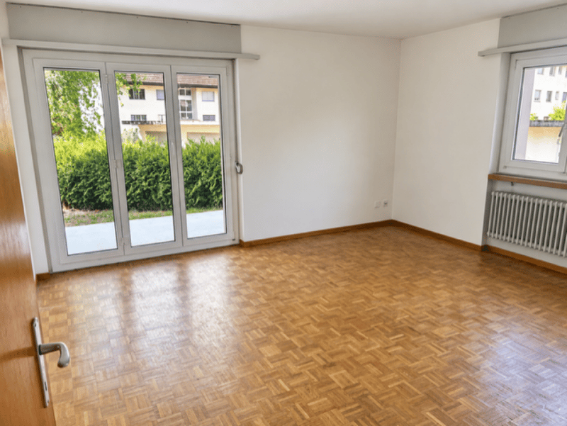Grosszügige, helle 2.5-Zimmer- Erdgeschoss-Wohnung mit gemütlichem Sitzplatz (2)