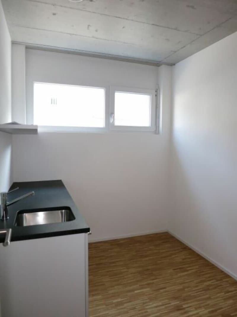 Moderner Büro-/Gewerberaum mit Sofortanschluss an Autobahn, Bus und Zug (2)