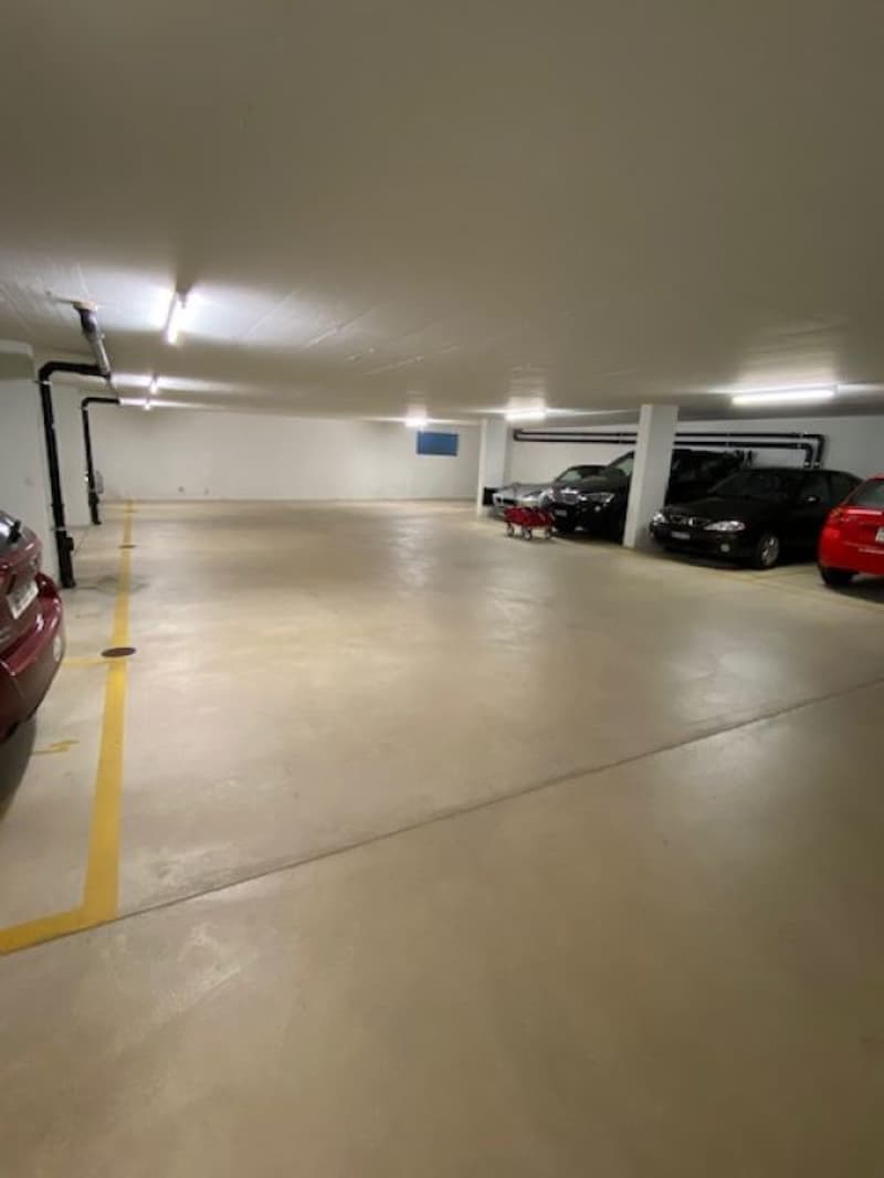 Tiefgaragenplatz in Baden (1)
