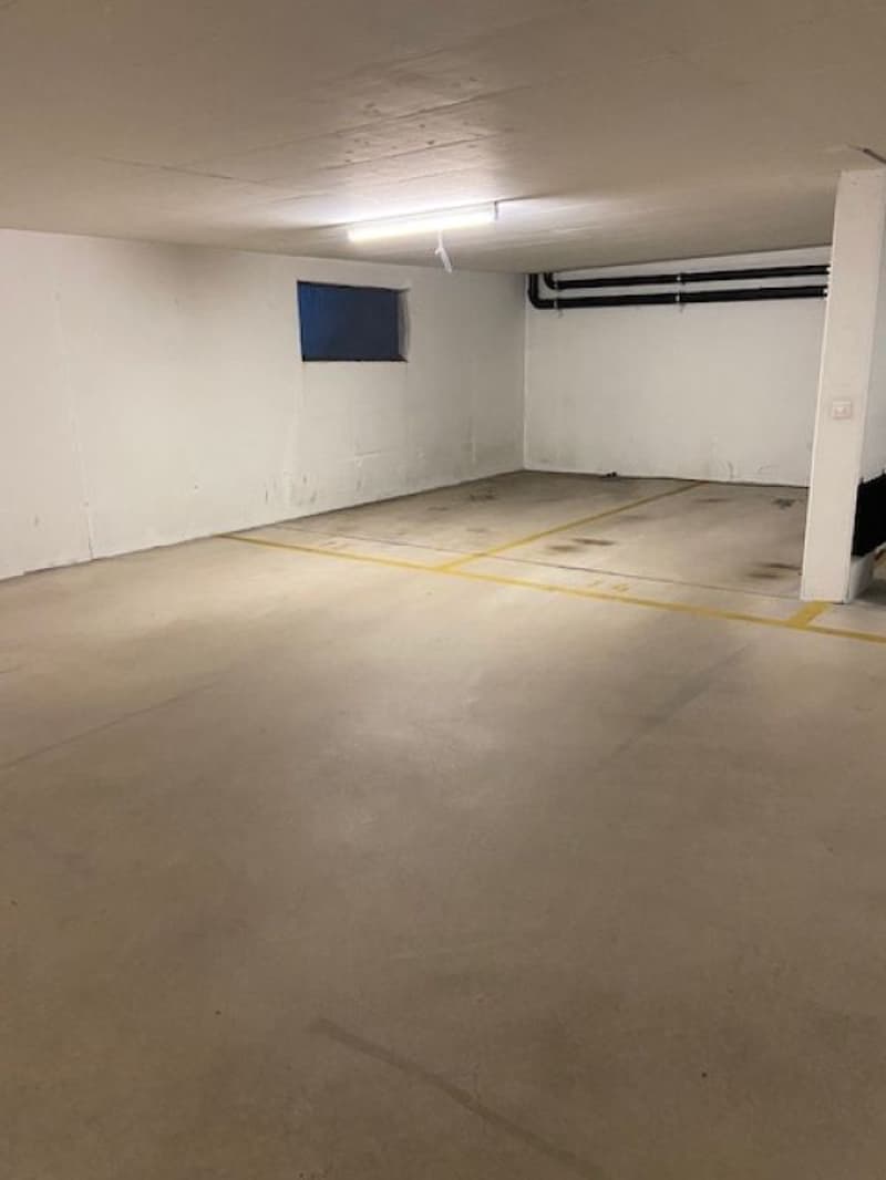 Tiefgaragenplatz in Baden (2)