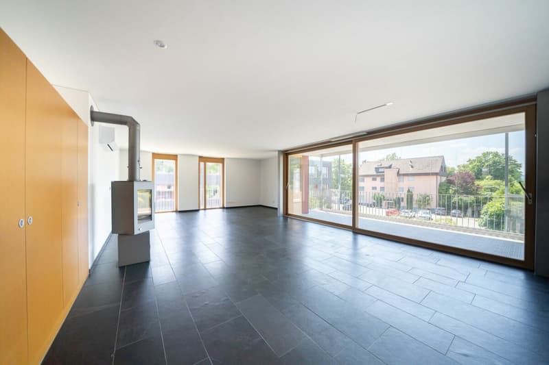 Sonnige 4.5-Zimmer-Wohnung mit viel Komfort und Rhein-Nähe (3)