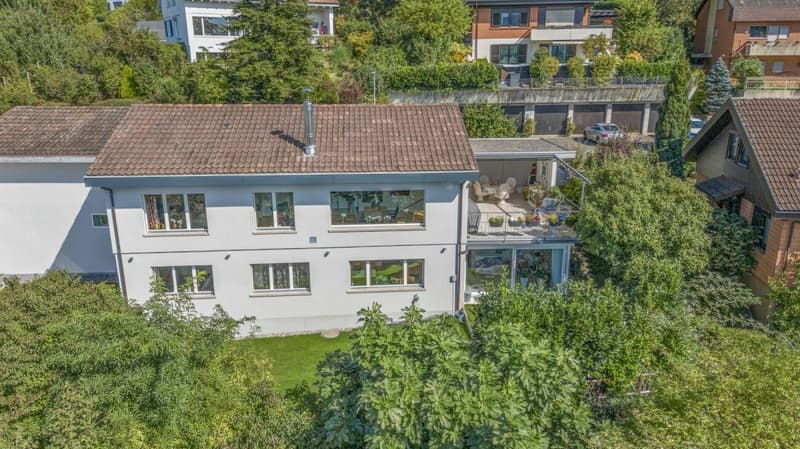 Exklusives Einfamilienhaus in idyllischer Waldrandlage mit idealer Autobahnanbindung (2)