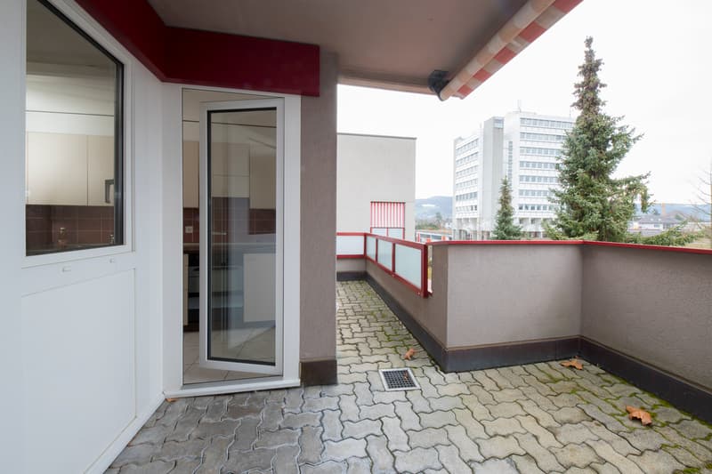 Grosser Balkon (bei der Küche)