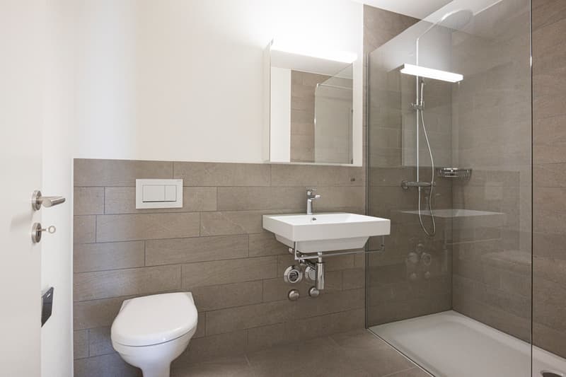 Badezimmer mit Dusche