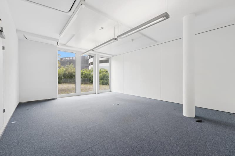 Bright office space on the ground floor (5)