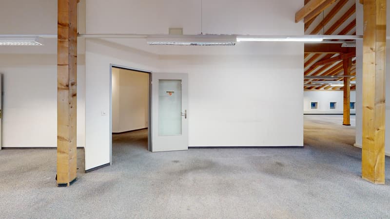 Helle Bürofläche im Dachgeschoss an zentraler Lage - Profitiere vom Angebot (8)