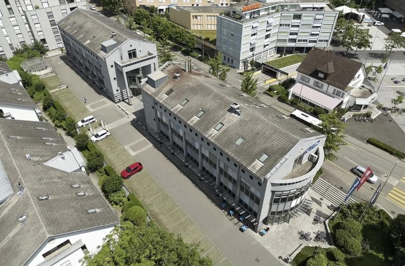 Helle Bürofläche im Dachgeschoss an zentraler Lage - Profitiere vom Angebot (1)