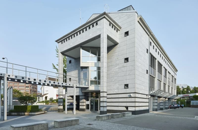 Helle Bürofläche im Dachgeschoss an zentraler Lage - Profitiere vom Angebot (4)