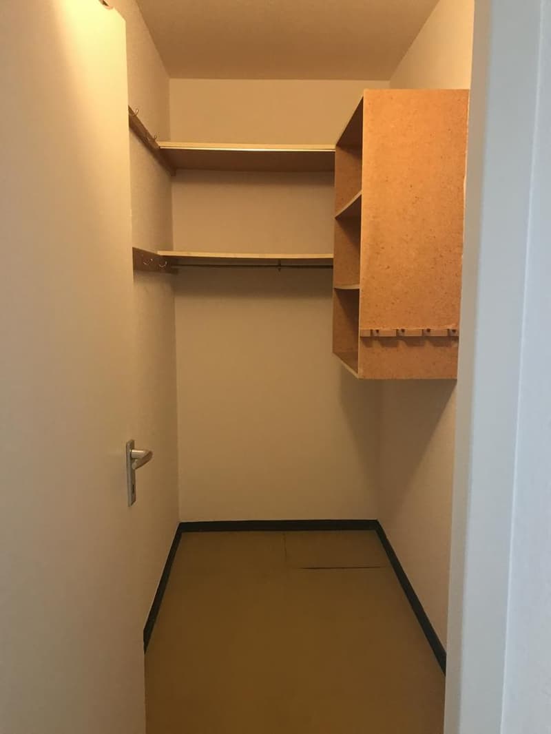 Helle 5 Zimmer Wohnung im 2. OG im Zentrum von Volketswil (7)