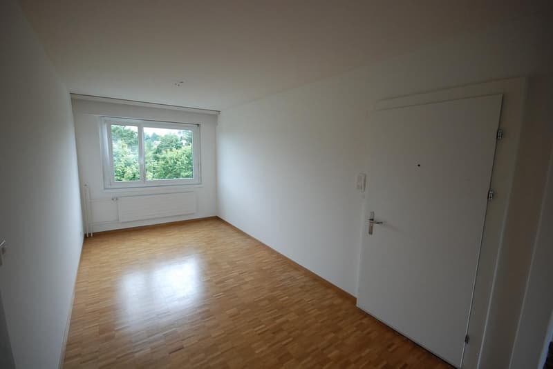 Helle 5 Zimmer Wohnung im 2. OG im Zentrum von Volketswil (4)