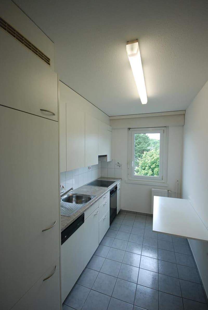 Helle 5 Zimmer Wohnung im 2. OG im Zentrum von Volketswil (2)
