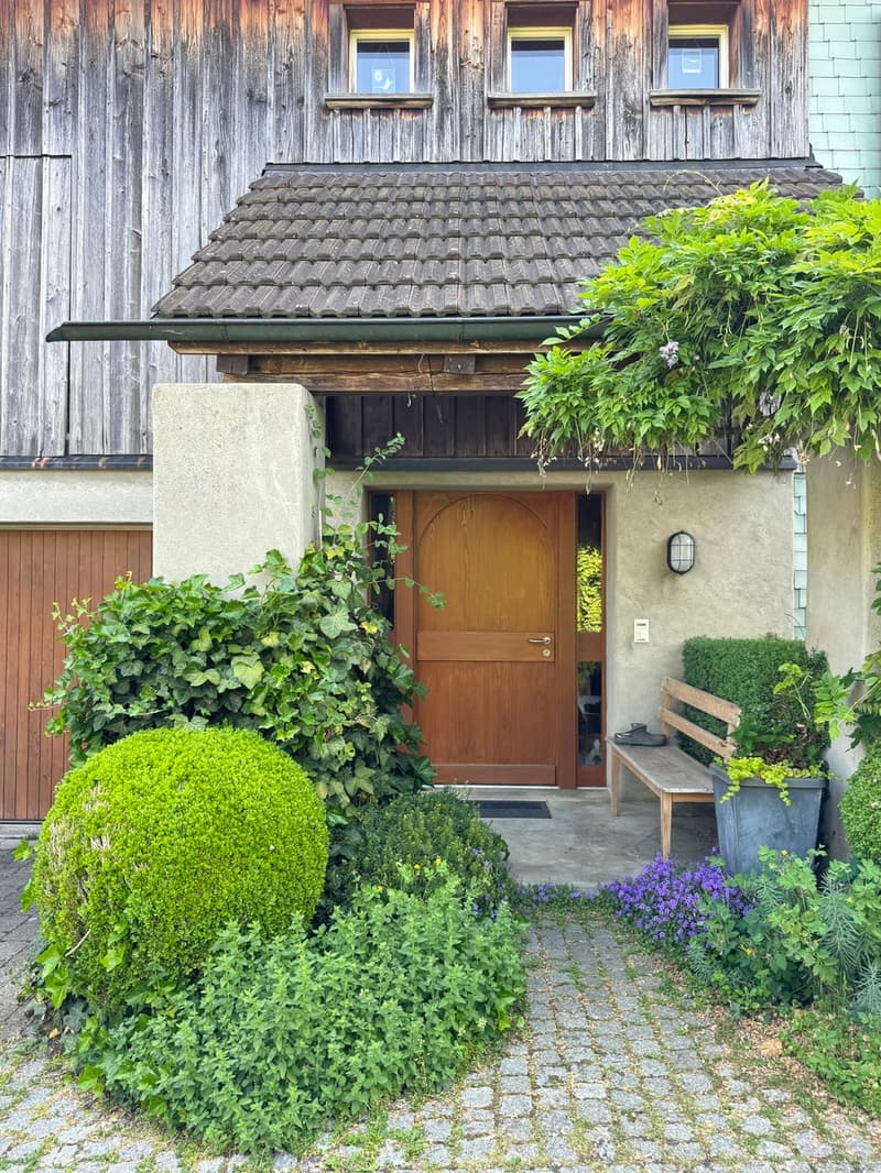 Gepflegtes Riegelhaus mit Traumgarten & Weitsicht - ausbaubar (6)