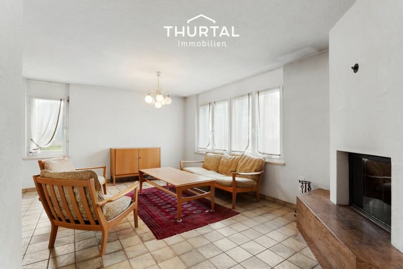 Grand terrain, disposition pratique des pièces et joliment intégré dans le quartier résidentiel (4)