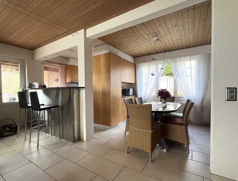 Interessantes Wohnhaus mit Pool und viel Privatsphäre (5)