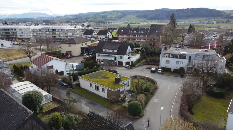 Interessantes Wohnhaus mit Pool und viel Privatsphäre (13)