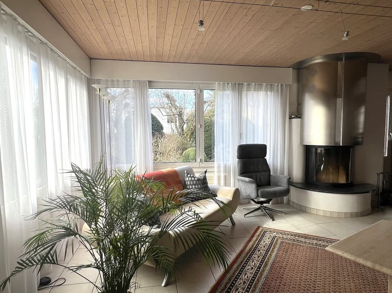 Interessantes Wohnhaus mit Pool und viel Privatsphäre (3)