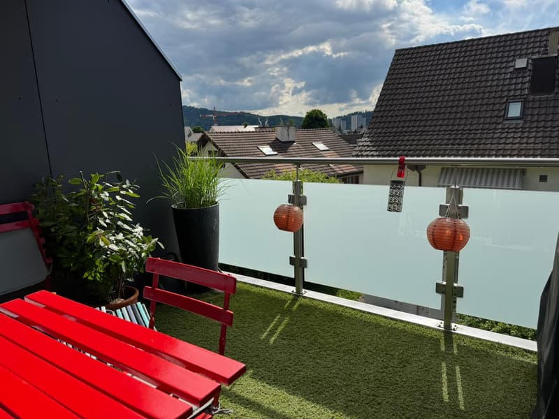 Moderne 3-Zimmer-Dachwohnung mit Balkon in Wettingen (2)