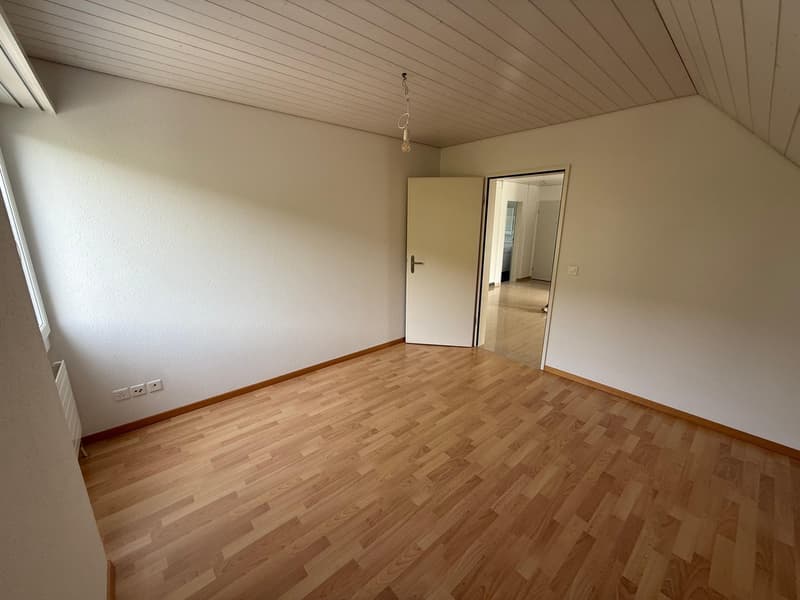 Moderne 3-Zimmer-Dachwohnung mit Balkon in Wettingen (4)
