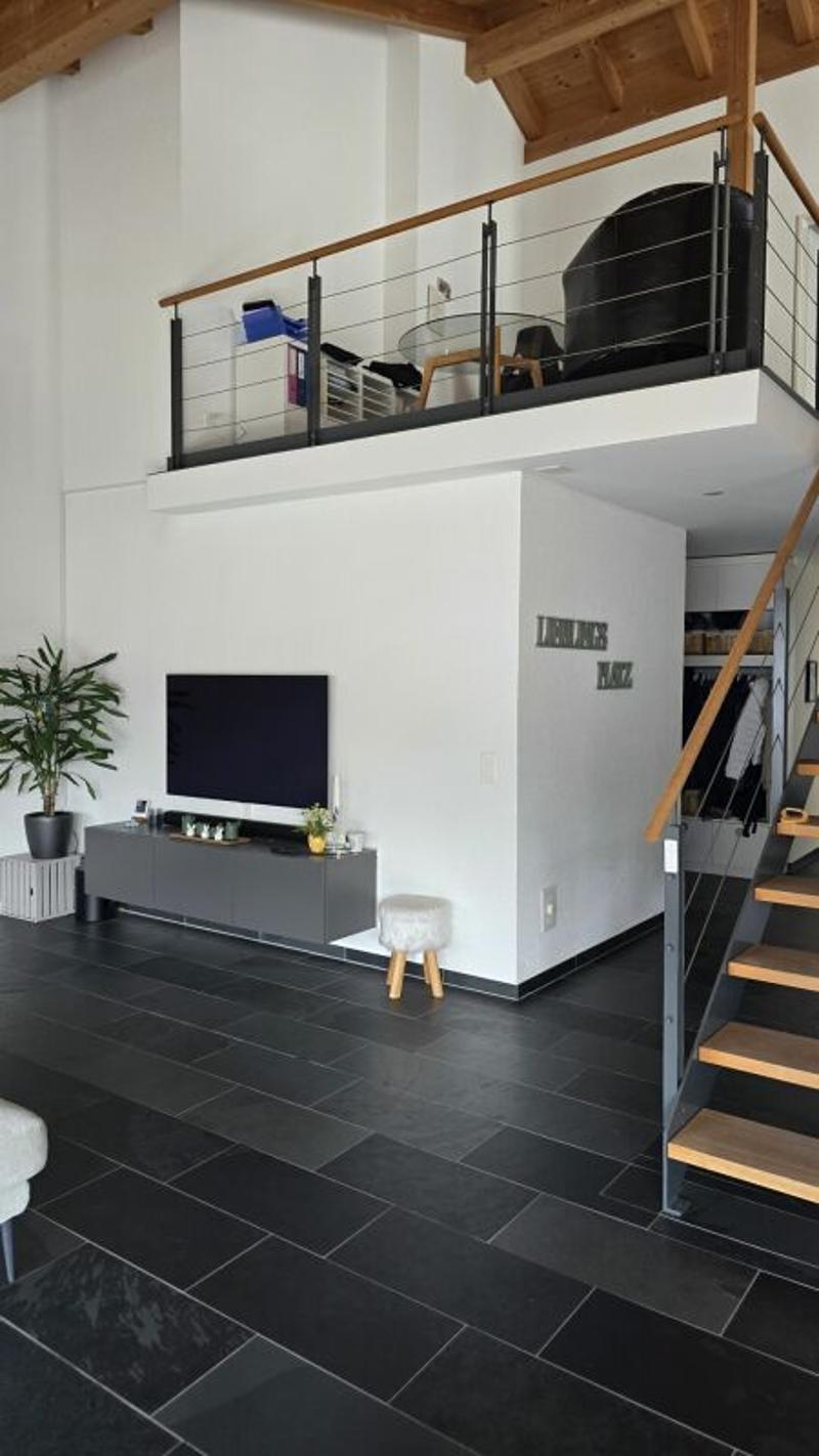 Schöne und grosszügige 5.5 Zimmerwohnung (2)